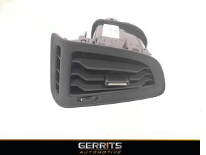 Używane Kratka wentylacyjna deski rozdzielczej Ford B-Max (JK8) 1.0 EcoBoost 12V 100 Cena € 21,98 Procedura marży oferowane przez Gerrits Automotive