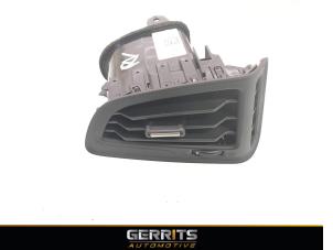 Używane Kratka wentylacyjna deski rozdzielczej Ford B-Max (JK8) 1.0 EcoBoost 12V 100 Cena € 21,98 Procedura marży oferowane przez Gerrits Automotive