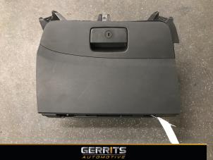 Usagé Boîte à gants Hyundai iX35 (LM) 1.6 GDI 16V Prix € 43,98 Règlement à la marge proposé par Gerrits Automotive