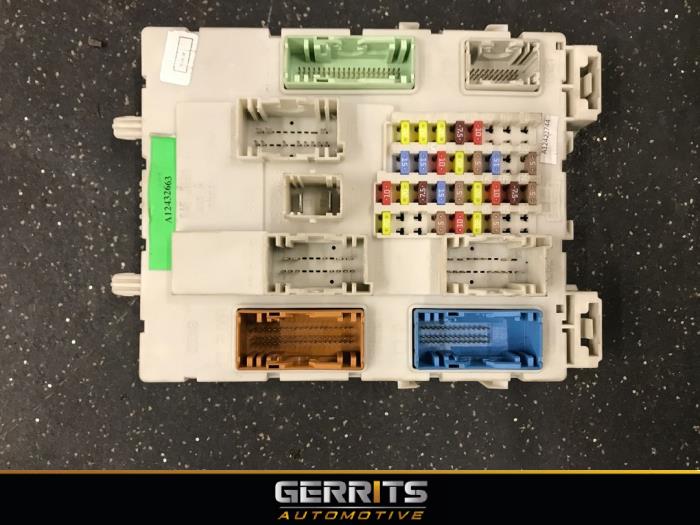 Fuse box Ford CMax 2.0 TDCi 16V 115 AV6N14A073FK FOMOCO
