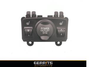 Usados Interruptor de calefactor de asiento Ford C-Max (DXA) 2.0 TDCi 16V 115 Precio € 39,60 Norma de margen ofrecido por Gerrits Automotive