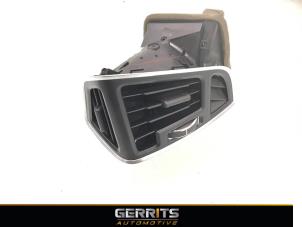 Używane Kratka wentylacyjna deski rozdzielczej Ford C-Max (DXA) 2.0 TDCi 16V 115 Cena € 28,60 Procedura marży oferowane przez Gerrits Automotive
