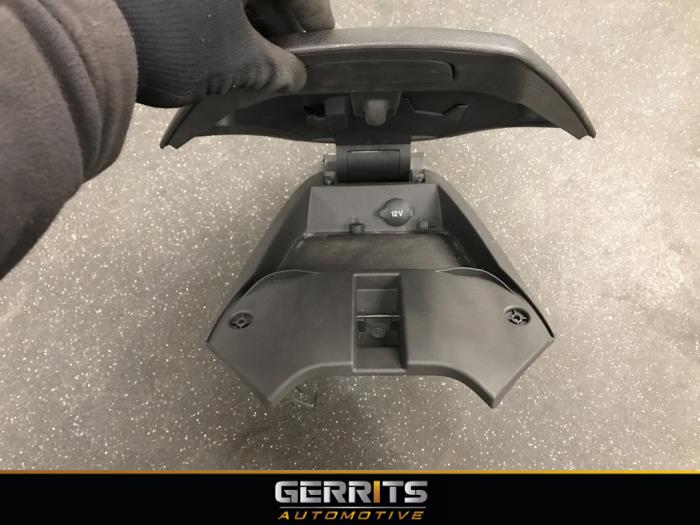 Glovebox from a Ford Transit Connect (PJ2) 1.6 TDCi 16V 95 2015