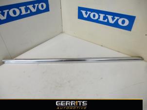 Used Window rubber Volvo S80 (AR/AS) 2.5 T Turbo 20V Price € 31,90 Margin scheme offered by Gerrits Automotive