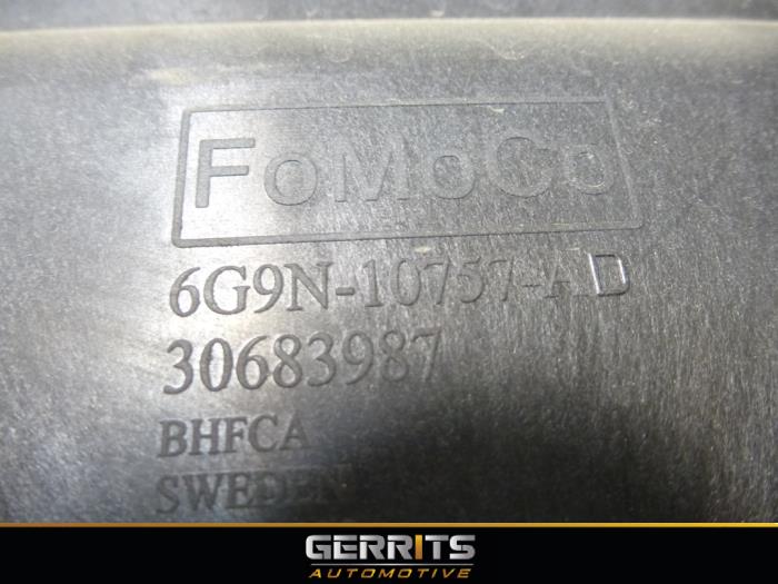 Battery cover from a Volvo S80 (AR/AS) 2.5 T Turbo 20V 2006