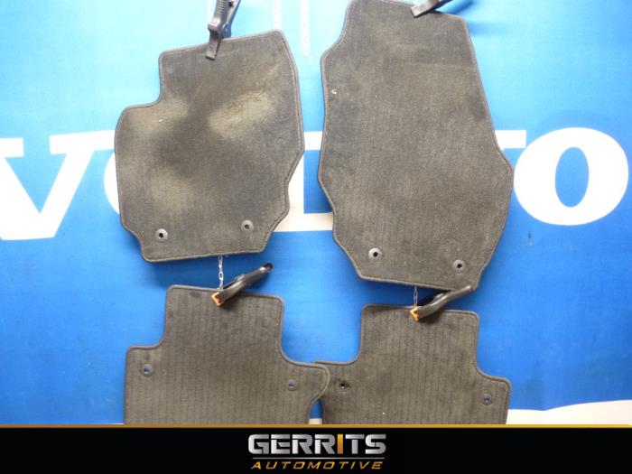 Gebrauchte Matten Set Volvo V70 (BW) 2.0 D 16V Preis € 25,30 Margenregelung angeboten von Gerrits Automotive BV