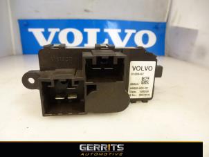 Usados Resistencia de calefactor Volvo V40 (MV) 1.6 T2 GTDi 16V Precio € 21,98 Norma de margen ofrecido por Gerrits Automotive
