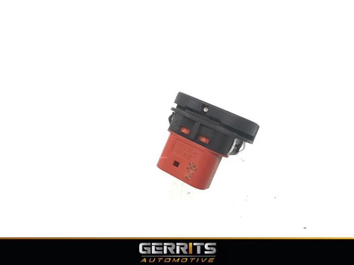 Usados Interruptor de ventanilla eléctrica Ford Transit Connect 1.8 TDCi 75 Precio € 21,98 Norma de margen ofrecido por Gerrits Automotive BV