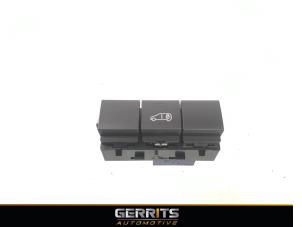 Used Central locking switch Peugeot Expert (VA/VB/VE/VF/VY) 2.0 Blue HDi 150 16V Price € 21,98 Margin scheme offered by Gerrits Automotive