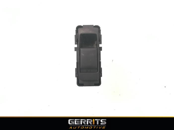 Usados Interruptor de ventanilla eléctrica Dodge Caliber 2.0 16V Precio € 21,98 Norma de margen ofrecido por Gerrits Automotive BV