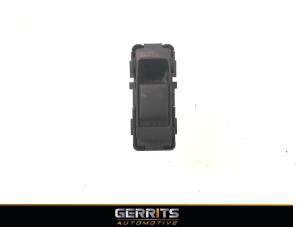Używane Przelacznik elektrycznej szyby Dodge Caliber 2.0 16V Cena € 21,98 Procedura marży oferowane przez Gerrits Automotive