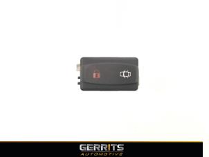 Used Central locking switch Renault Espace (JK) 2.0 dCi 16V 175 FAP Price € 21,98 Margin scheme offered by Gerrits Automotive