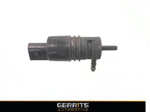 Used Windscreen washer pump Mercedes Vito (639.6) 2.2 110 CDI 16V Euro 5 Price € 21,98 Margin scheme offered by Gerrits Automotive