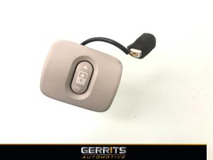 Used Sunroof switch Nissan Qashqai (J10) 2.0 16V Price € 27,48 Margin scheme offered by Gerrits Automotive