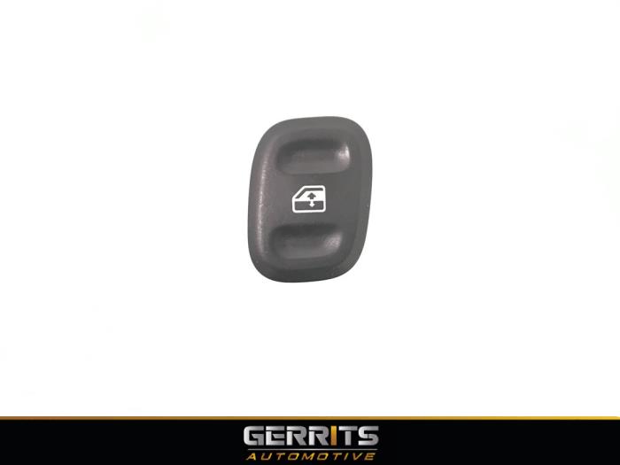 Usados Interruptor de ventanilla eléctrica Fiat Panda (312) 0.9 TwinAir 65 Precio € 21,98 Norma de margen ofrecido por Gerrits Automotive BV