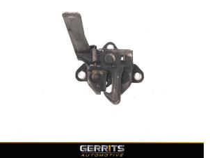 Used Bonnet lock mechanism Suzuki Swift (ZA/ZC/ZD1/2/3/9) 1.6 Sport VVT 16V Price € 21,98 Margin scheme offered by Gerrits Automotive