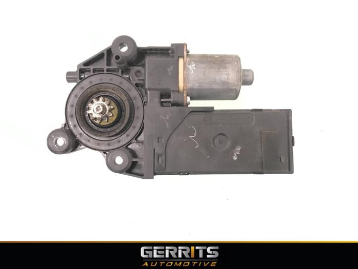 Usados Motor de ventanilla de puerta Renault Fluence (LZ) 1.6 16V Precio € 32,98 Norma de margen ofrecido por Gerrits Automotive BV