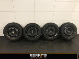 Usagé Kit jantes + pneus d'hivers Opel Adam 1.2 16V Prix € 274,98 Règlement à la marge proposé par Gerrits Automotive