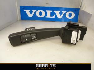 Używane Przelacznik kierunkowskazu Volvo V40 (MV) 2.0 D2 16V Cena € 21,98 Procedura marży oferowane przez Gerrits Automotive