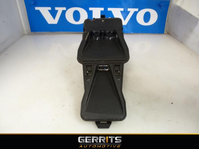 Sensor asistente de frenado de un Volvo V40 (MV) 2.0 D2 16V 2015