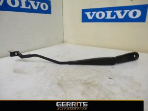 Used Front wiper arm Volvo V40 (MV) 2.0 D2 16V Price € 21,98 Margin scheme offered by Gerrits Automotive