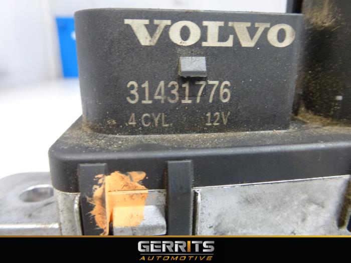 Glow plug relay from a Volvo V40 (MV) 2.0 D2 16V 2015