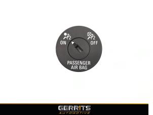 Usados Interruptor de airbag Opel Meriva 1.4 Turbo 16V ecoFLEX Precio € 21,98 Norma de margen ofrecido por Gerrits Automotive