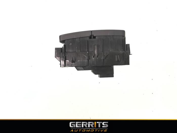 Central locking switch from a Mercedes-Benz GLK (204.7/9) 3.0 350 CDI 24V BlueEfficiency 4-Matic 2013