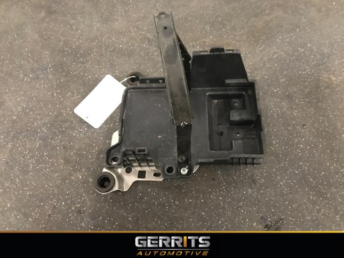 Begagnade Batterilåda Ford Focus 4 Wagon 1.0 Ti-VCT EcoBoost 12V 125 Pris € 27,48 Marginaltabell erbjuds av Gerrits Automotive BV