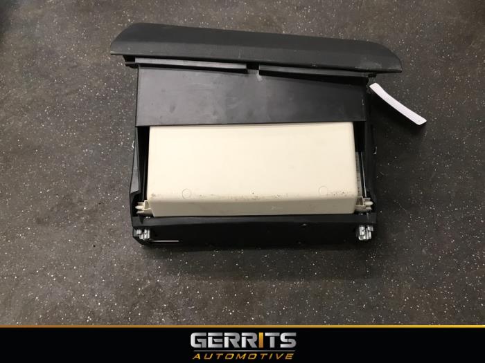 Glovebox from a Renault Captur (2R) 1.2 TCE 16V EDC 2016