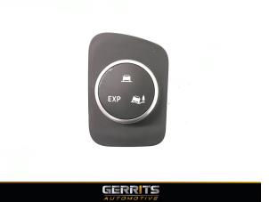 Used ESP switch Renault Captur (2R) 1.2 TCE 16V EDC Price € 82,48 Margin scheme offered by Gerrits Automotive