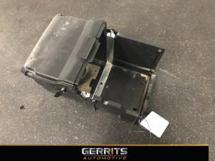 Usados Caja de batería Ford Focus 3 1.0 Ti-VCT EcoBoost 12V 125 Precio € 24,99 Norma de margen ofrecido por Gerrits Automotive