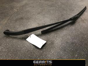 Used Front wiper arm Mitsubishi Outlander (CW) 2.4 16V Mivec 4x4 Price € 21,98 Margin scheme offered by Gerrits Automotive