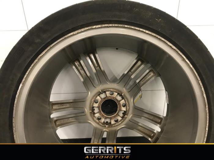 Wheel + tyre from a Mercedes-Benz GLK (204.7/9) 3.0 350 CDI 24V BlueEfficiency 4-Matic 2013