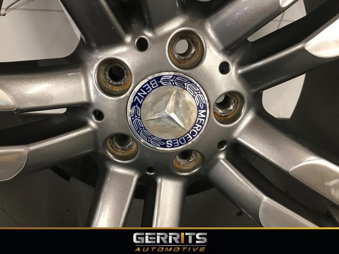 Wheel + tyre from a Mercedes-Benz GLK (204.7/9) 3.0 350 CDI 24V BlueEfficiency 4-Matic 2013