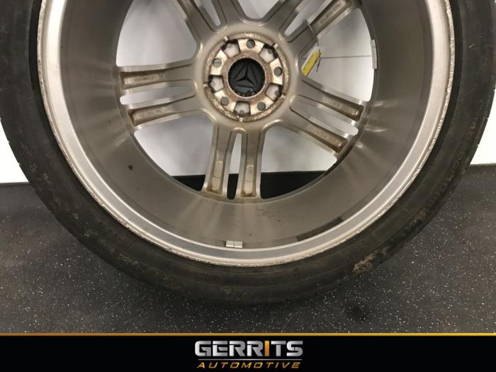 Wheel + tyre from a Mercedes-Benz GLK (204.7/9) 3.0 350 CDI 24V BlueEfficiency 4-Matic 2013