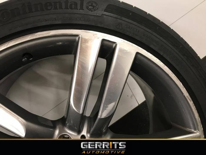 Wheel + tyre from a Mercedes-Benz GLK (204.7/9) 3.0 350 CDI 24V BlueEfficiency 4-Matic 2013