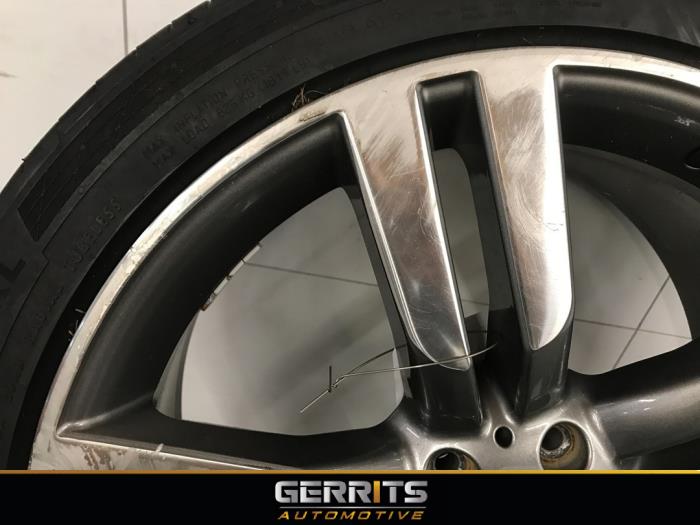Wheel + tyre from a Mercedes-Benz GLK (204.7/9) 3.0 350 CDI 24V BlueEfficiency 4-Matic 2013