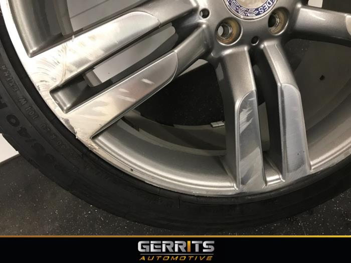 Wheel + tyre from a Mercedes-Benz GLK (204.7/9) 3.0 350 CDI 24V BlueEfficiency 4-Matic 2013