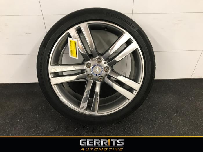 Wheel + tyre from a Mercedes-Benz GLK (204.7/9) 3.0 350 CDI 24V BlueEfficiency 4-Matic 2013