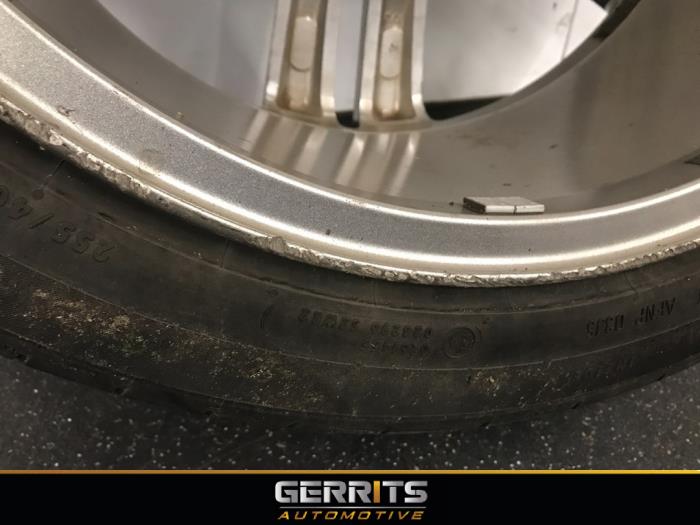 Wheel + tyre from a Mercedes-Benz GLK (204.7/9) 3.0 350 CDI 24V BlueEfficiency 4-Matic 2013