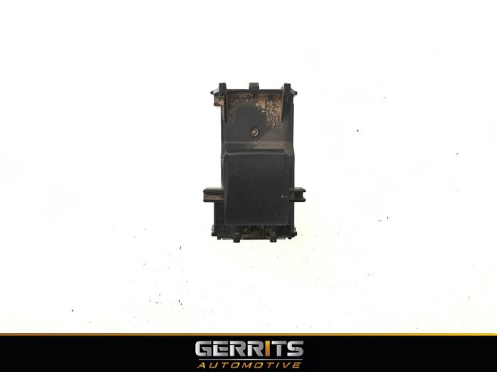 Usados Interruptor de ventanilla eléctrica Lexus NX I (Z1) 300h 2.5 16V 4x4 Precio € 27,48 Norma de margen ofrecido por Gerrits Automotive BV