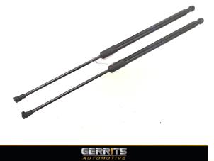 Used Set of tailgate gas struts Renault Megane IV Estate (RFBK) 1.2 Energy TCE 130 Price € 29,99 Margin scheme offered by Gerrits Automotive