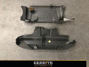 Abdeckblech Motor van een Audi A6 Quattro (C6) 3.2 V6 24V FSI 2004