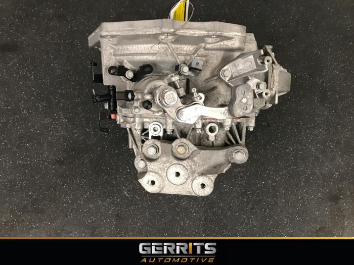 Getriebe van een Opel Astra K Sports Tourer 1.6 CDTI 110 16V 2019