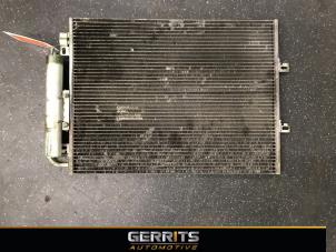 Usados Radiador de aire acondicionado Renault Twingo II (CN) 1.2 16V Precio € 43,98 Norma de margen ofrecido por Gerrits Automotive
