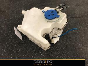 Begagnade Spolartank, vindruta Mercedes B (W245) 2.0 B-200 16V Turbo Pris € 27,48 Marginaltabell erbjuds av Gerrits Automotive BV