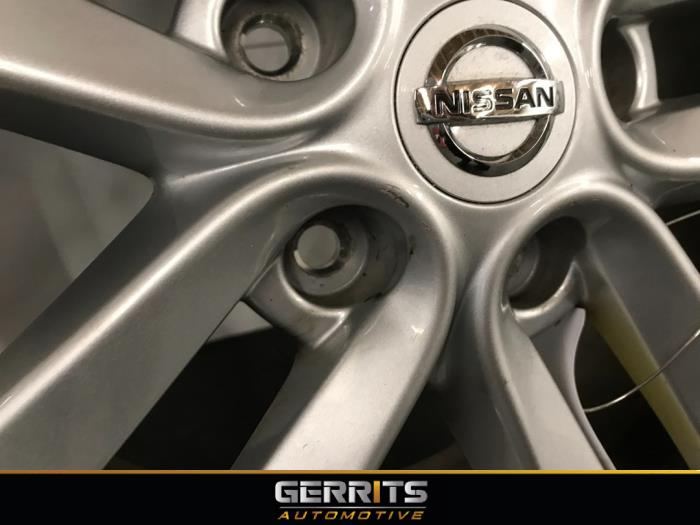 Llanta y neumático de un Nissan Juke (F15) 1.6 16V 2015