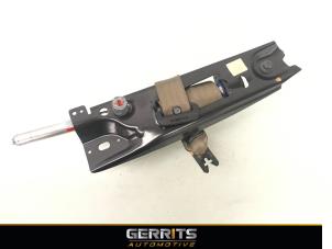 Used Front seatbelt, right Volvo XC70 (BZ) 2.4 D5 20V AWD Price € 53,90 Margin scheme offered by Gerrits Automotive