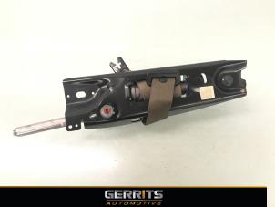 Used Front seatbelt, left Volvo XC70 (BZ) 2.4 D5 20V AWD Price € 75,90 Margin scheme offered by Gerrits Automotive
